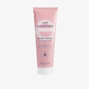 Rozświetlający krem do rąk Essentials z witaminą E i B3 Oriflame