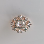 Elegancka glamour złota broszka z cyrkoniami kamienie 