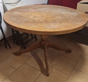 Drewniany okrągły stół z okleiną na blacie do renowacji
