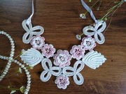 Komplet biżuterii robiony ręcznie na szydełku: Naszyjnik i Bransoletka.