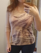 Cienki różowy sweterek w szare liście 38 Orsay