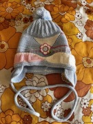 Czapka niemowlęca z pomponem