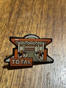 Przypinka TOTAL