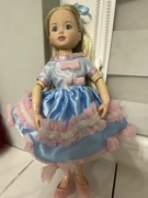 Urocza laleczka do kolekcji lub zabawy