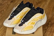 Buty adidas Yeezy Boost 700 V3 Mono Safflower 44