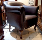 Fotel klubowy międzywojenny w skórze naturalnej po renowacji