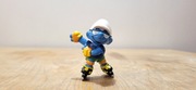 Schleich smerf smurf na rolkach figurka model wycofany z 1996 r.