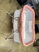 Łóżeczko dostawne / kołyska dla niemowlaka Ubravoo – różowa