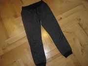 F&F, spodnie dresowe błyszczące, roz. 8-9 lat 134 cm. 