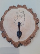 Wieszak ścienny na ubrania, klucze, drobiazgi. Plaster drewna.  Kotek