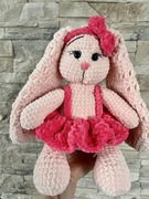 Króliczek szydełkowy – ręcznie wykonany. Maskotka w pudełku prezentowym