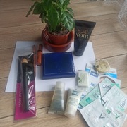 Zestaw kosmetyków dior, guess, catrice