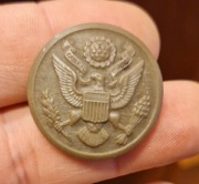 Amerykański guzik wojskowy bakielitowy