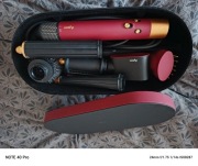 Dyson Airwrap z różnymi końcówkami