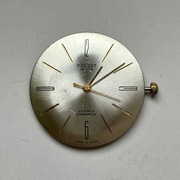 Werk zegarka Poljot de luxe 2209 na chodzie wraz z tarczą