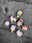 Przypinki do butów ( na przykład Crocs )