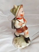 Figurka Stara chłopiec idący do szkoły 