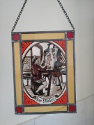 Szklany witraż wiszący w ramie na łańcuszku