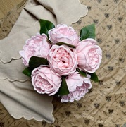 Flower Box – 6 pudrowych peonii – elegancki, romantyczny prezent