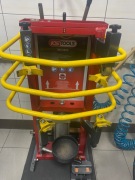 Narzędzie pneumatyczne do ściskania sprężyn samochodowych firmy KS TOOLS