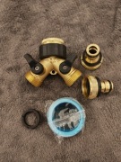 dwudrożny rozdzielacz wody (typu Y) z niezależnymi zaworami odcinającymi