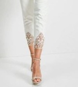 Bpc selection Spodnie damskie 7/8 ecru z koronką  r. 46