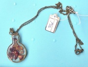 Naszyjnik kolba wisiorek buteleczka motyw kwiatowy biżuteria damska