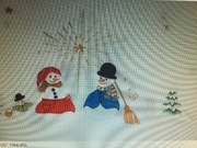 piękny świąteczny obrus 85/85 cm Mikołaje lub Bałwanki-ręcznie haftowany