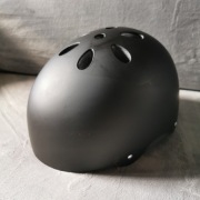 Kask na rolki Crivit M/L czarny