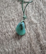 Wisiorek, naszyjnik, zielony kamień na rzemyku