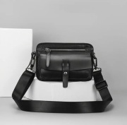 Torba skórzana, kompaktowa.