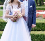 Suknia ślubna z koronką i tiulem