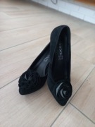 Czarne pantofle kwiat 37