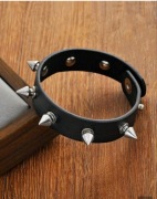 Bransoleta GOTH pieszczocha 1 rząd ćwieki kolce