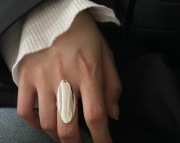 Podłużny pierścionek ze srebra pr. S925