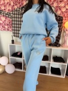 Komplet dresowy damski błękitny oversize bluza spodnie cyrkonie
