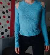 Błękitna bluzka z wycięciem na ramionach M niebieska bluzka M