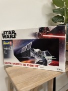 Model Revell Star Wars Darth Vader's TIE Fighter 1:57 - Level 3