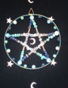Pentagram w kole z kamieni naturalnych
