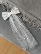 Biały welon ślubny kokardka z perełkami; wieczór panieński, kokarda, 45 cm