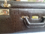 Sprzedam stylową walizę.