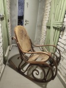 Fotel bujany Fameg do renowacji