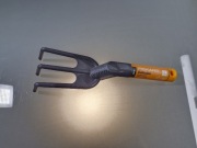 Fiskars Kultywator Solid Pogrzebacz Grabki Skrobak