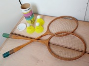 Badminton - stare rakiety z PRL oraz lotki z Decathlonu