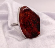 Srebrny pierścionek z bursztynem