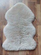 Sztuczny dywanik-skóra owcza,  kolor pudrowy róż, wym.90 x 60 cm