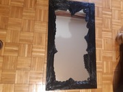 Lustro oprawione w czarną prawdziwą skórę