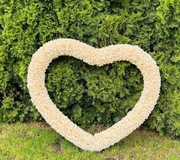 Duże serce z piankowych różyczek 