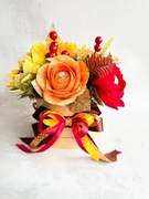 Bukiet jesienny z cukierkami w pudełku (rozmiar M)