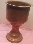 stara miedziana okrągła doniczka na stopie 25,5